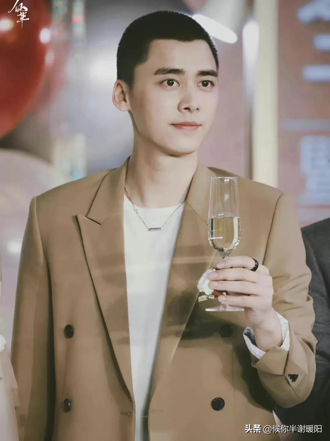 寸头男明星朱一龙,朱一龙肖战最帅的照片