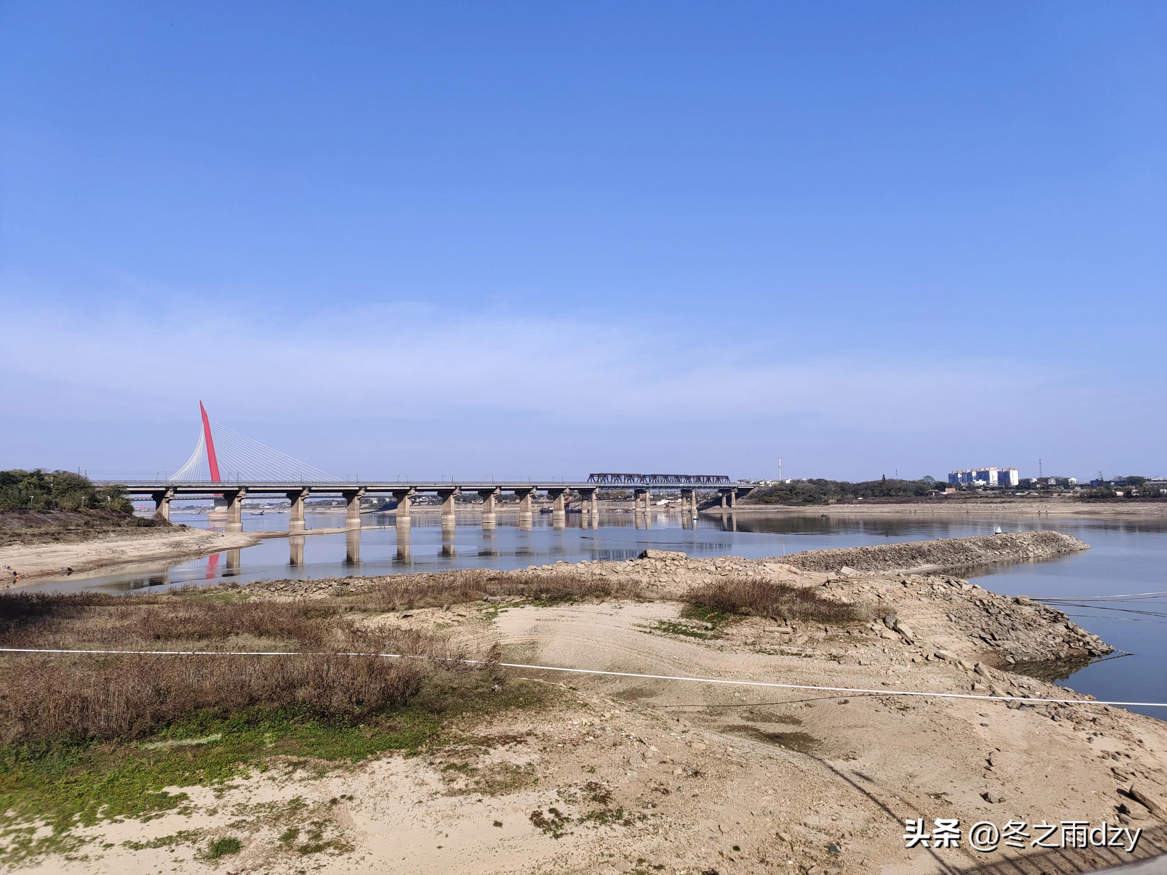 南昌舰主题园凤凰洲湿地公园,凤凰洲建军广场