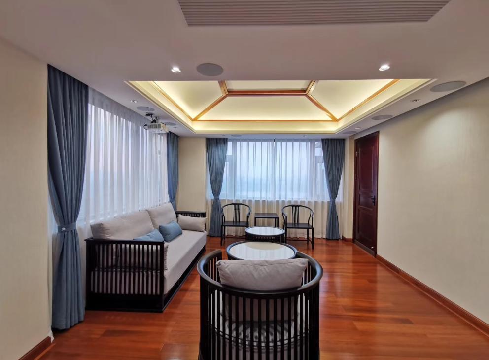 除了柚木还有哪种实木地板好,同样面积木地板和瓷砖差多少钱