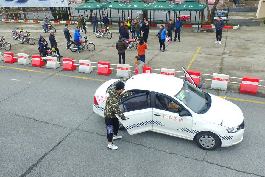 三轮摩托车驾照可以开哪些车辆,驾驶证C1什么办法驾三轮摩托车