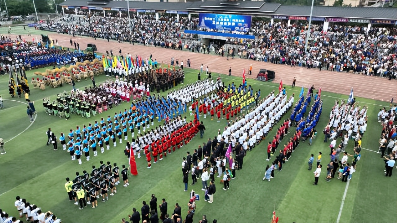 董路评价村超被反驳,董路点评贵州村超引争议