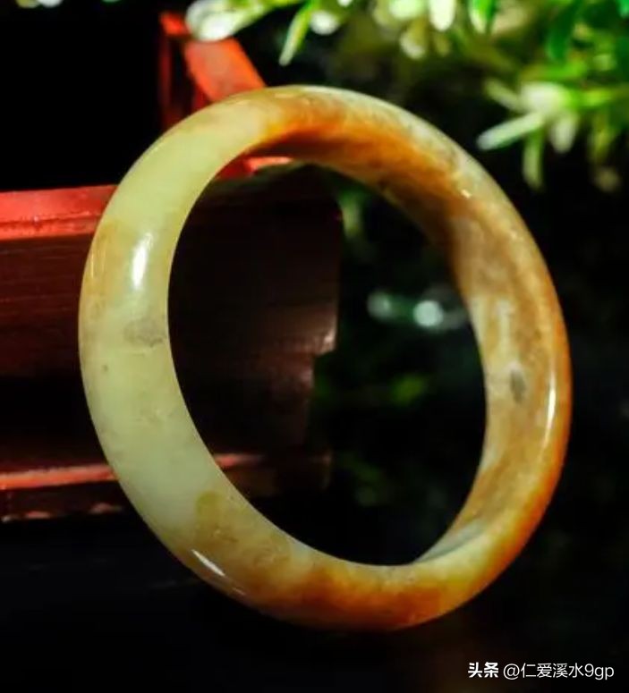 国玉和田碧玉手镯,中国最珍贵的翡翠手镯