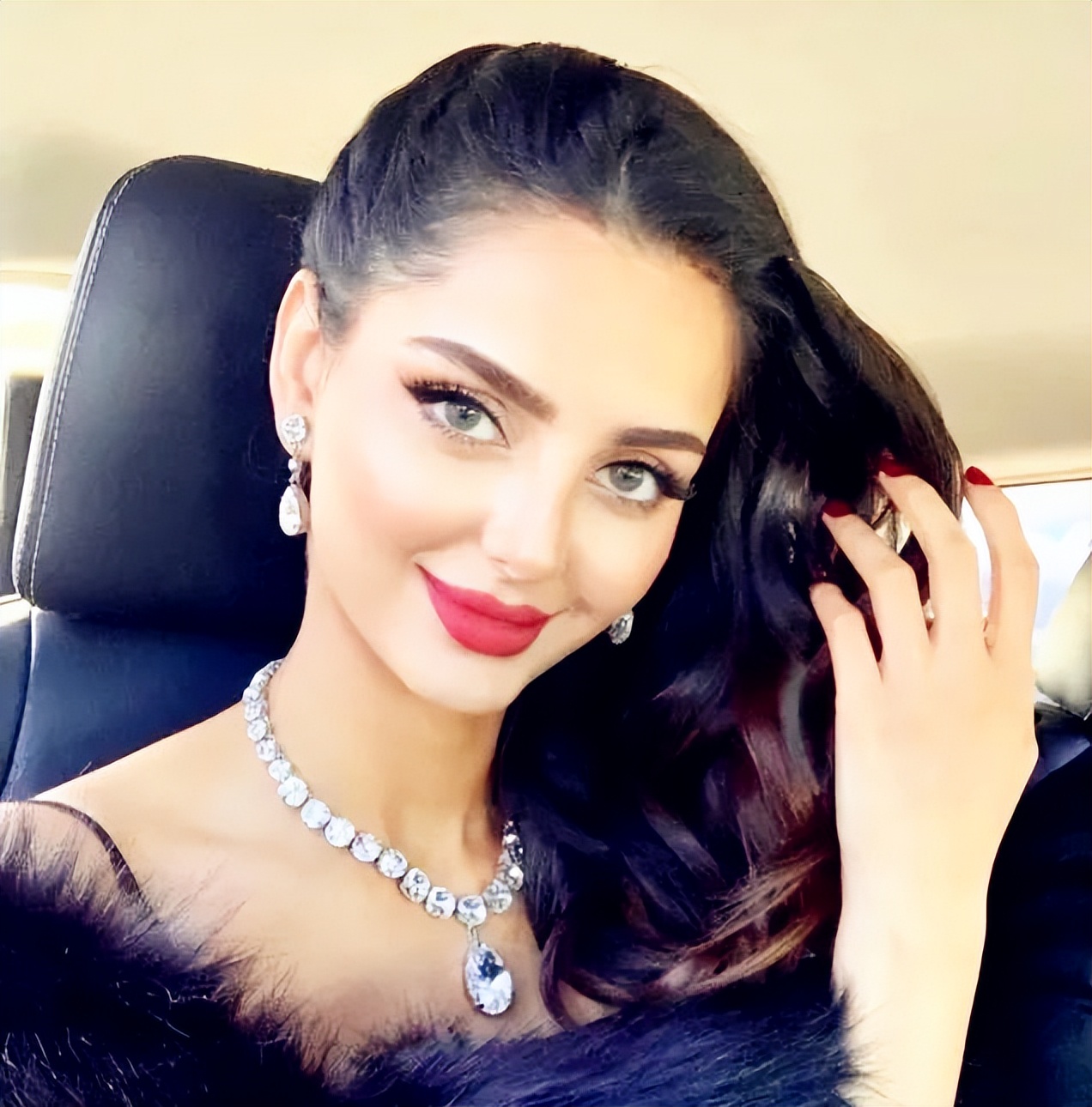 伊朗第一超模mahlagha敢回伊朗吗,伊朗第一超模mahlagha高清图