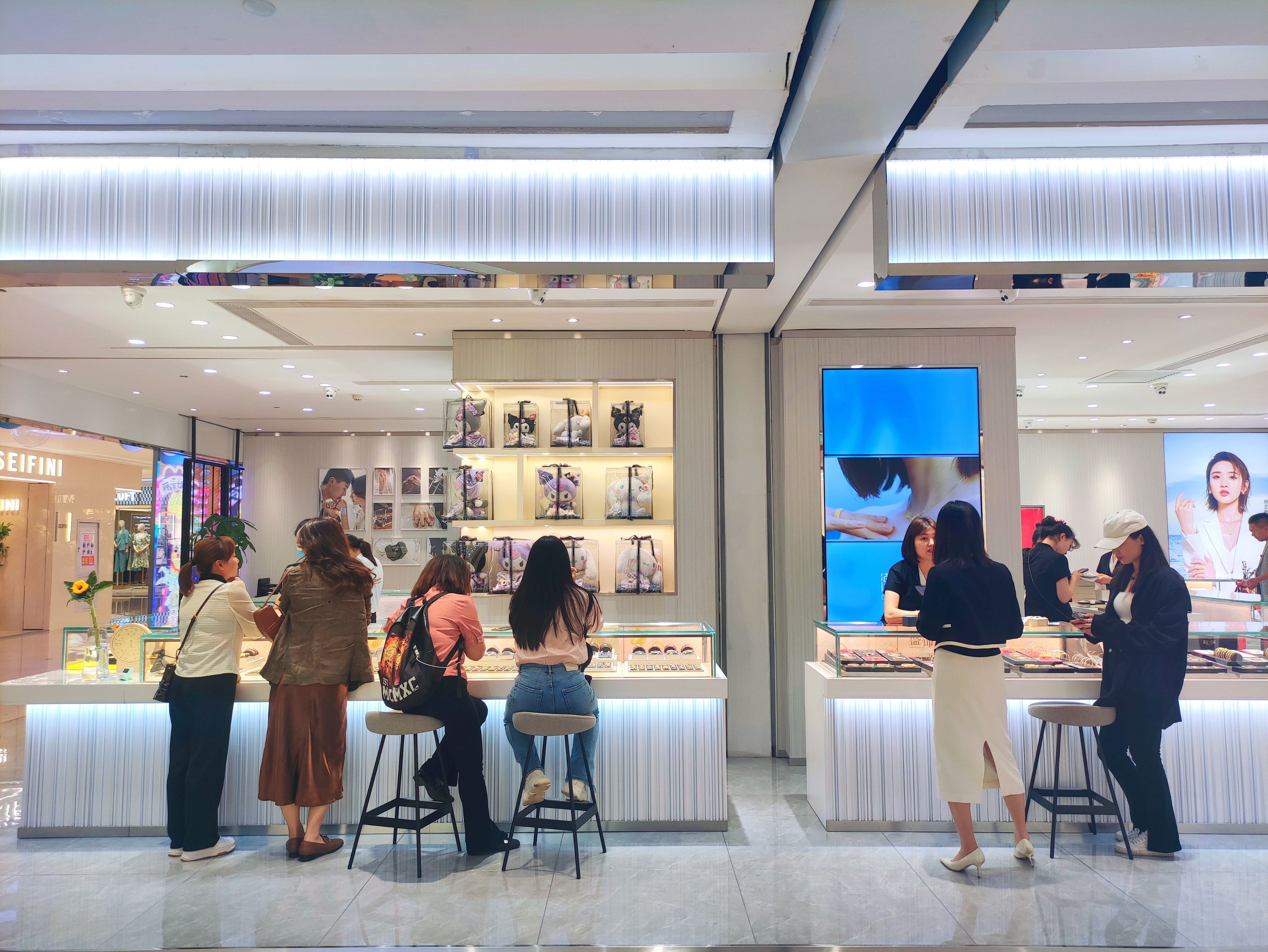 买黄金首饰到哪家店,买黄金珠宝首饰有哪些品牌店