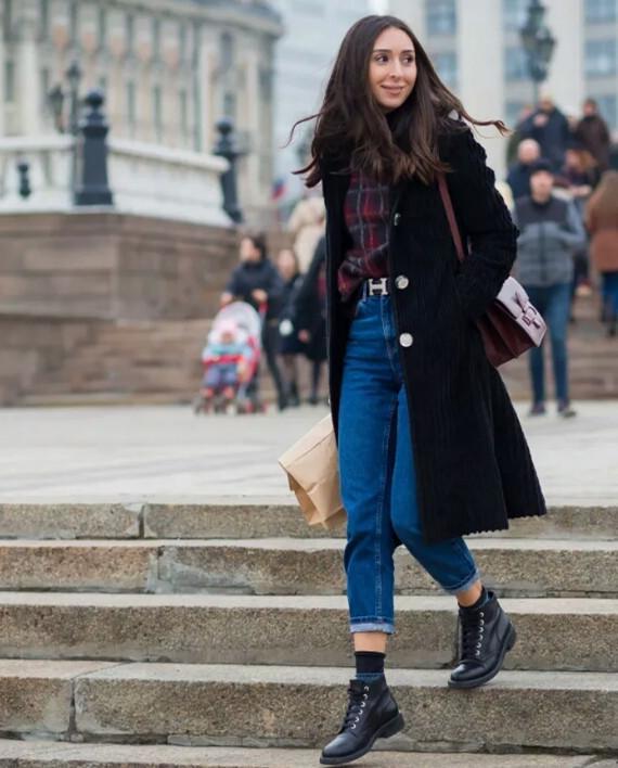 今年又火了种穿法：“萝卜裤+马丁靴”，超显腿长，小个子穿飒美