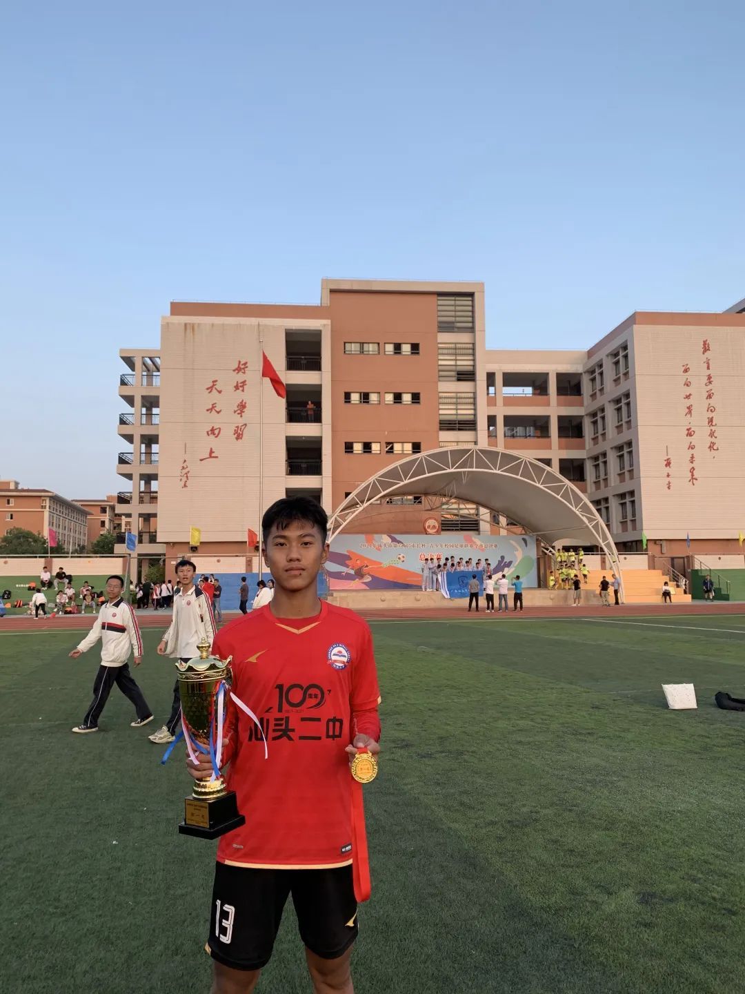 校园足球|汕头市第二中学黄鑫跃、郑铠敏：只有团队的赢才是赢