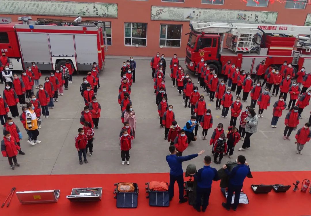 消防安全进百校宣传教育系列活动,走进学校开展消防安全宣传第一课