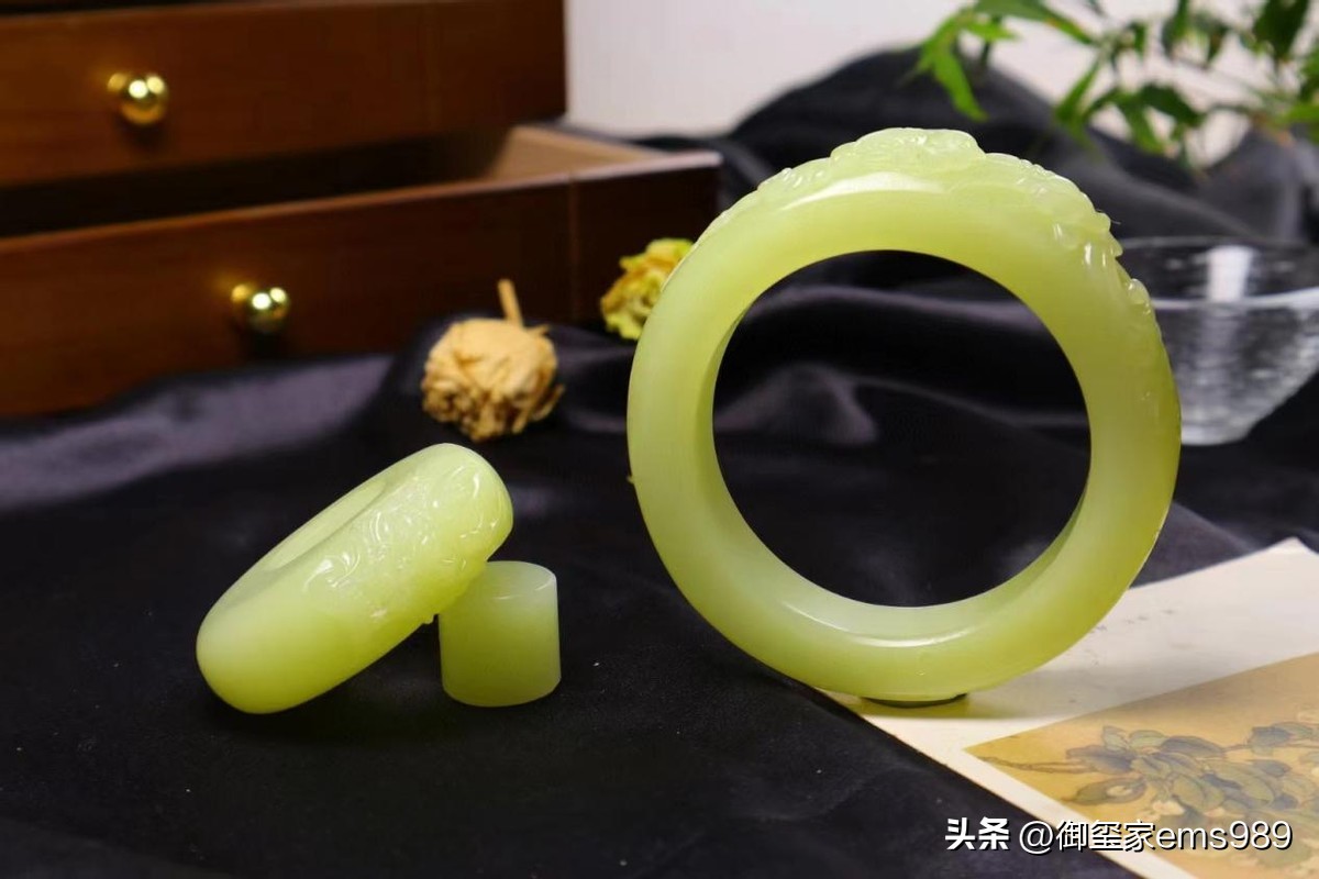 和田玉碎了怎么补救,刚买的和田玉手镯摔碎了怎么补救