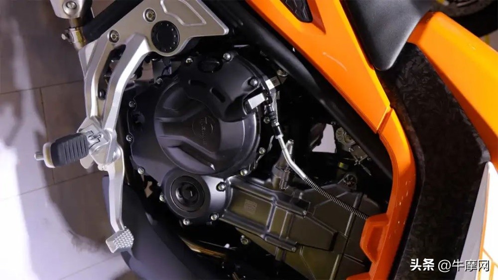 四缸仿赛双缸街车首亮相这届摩博会银钢有看头