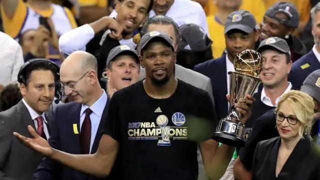 库里希望杜兰特加盟勇士吗,杜兰特与耐克达成终身合同