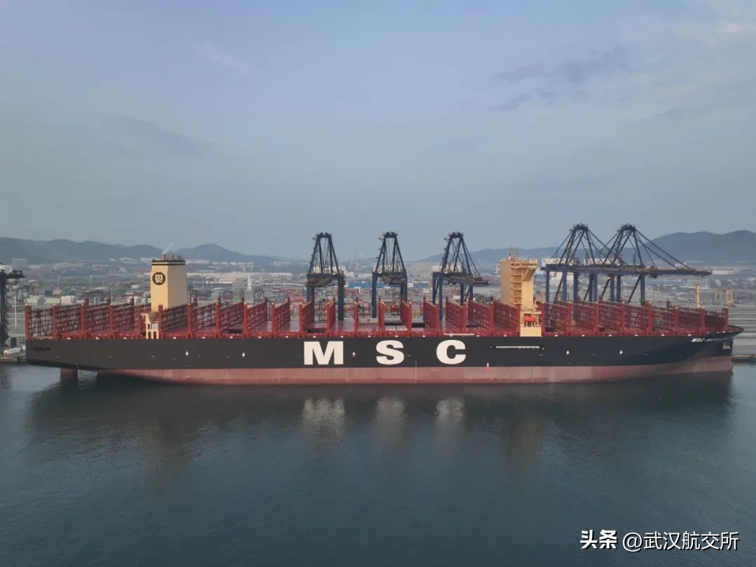 大连港大货船,大连港船舶起航