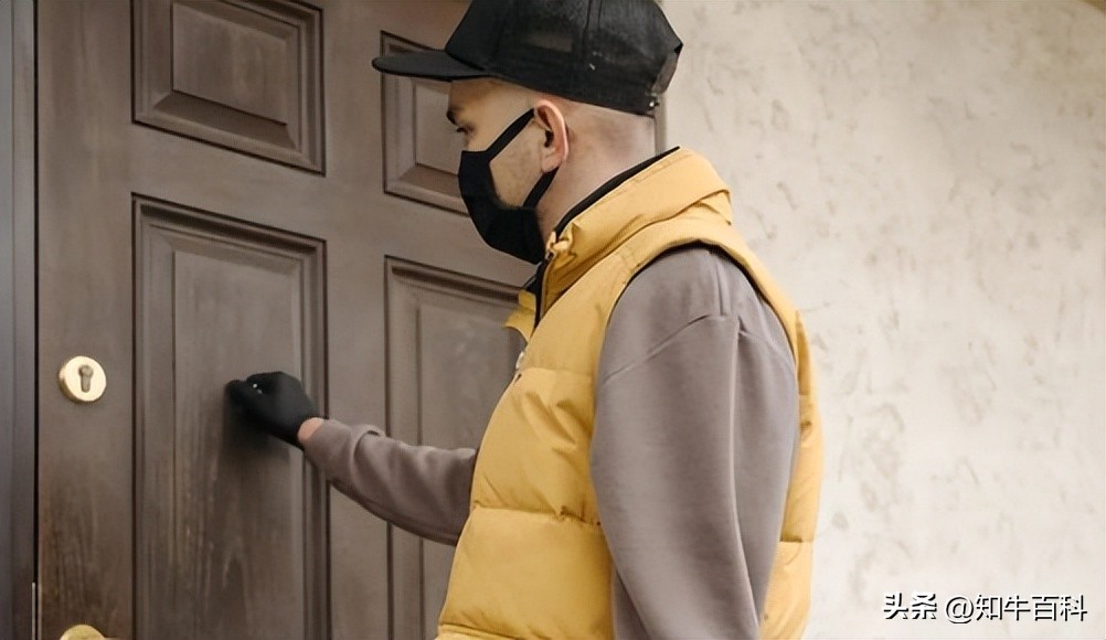 陌生人敲门从猫眼看有危险吗,用猫眼看陌生人敲门