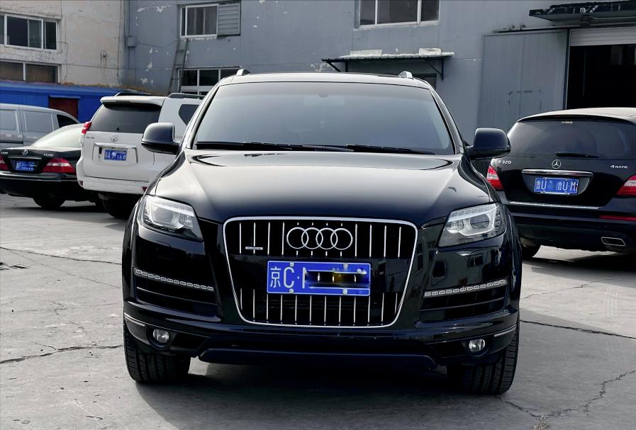 奥迪q7报废厂,老款奥迪q7出车祸
