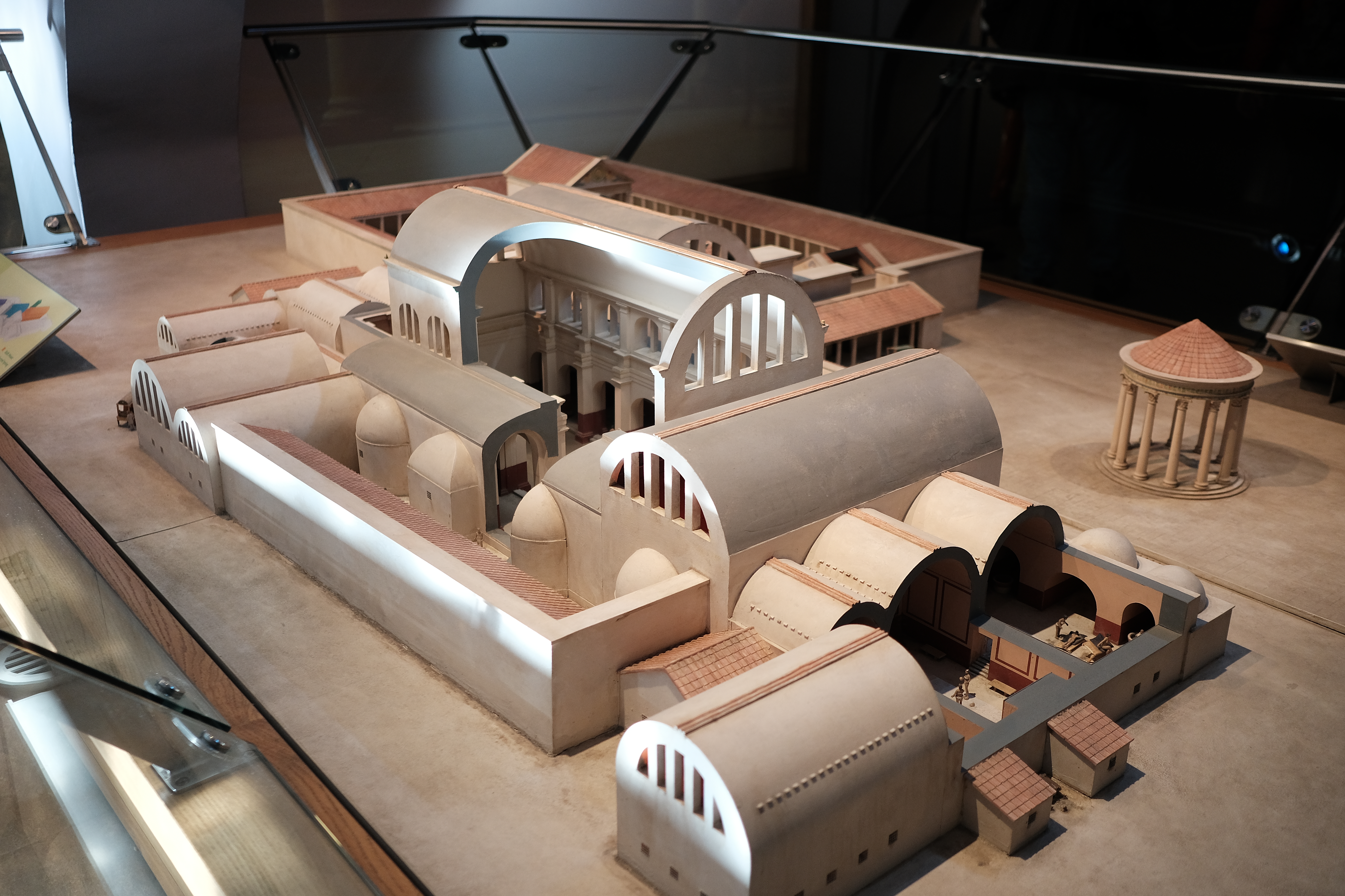 宸存柉娲楁荡鏂囧寲,宸存柉娓╂硥鑻卞浗