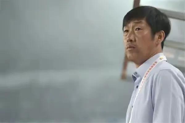 如果李铁出来了还能当教练吗,高洪波讨论李铁