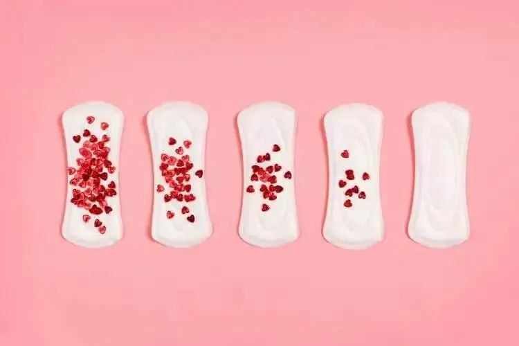 大姨妈太多了血流成河怎么办,每个月姨妈排出血量