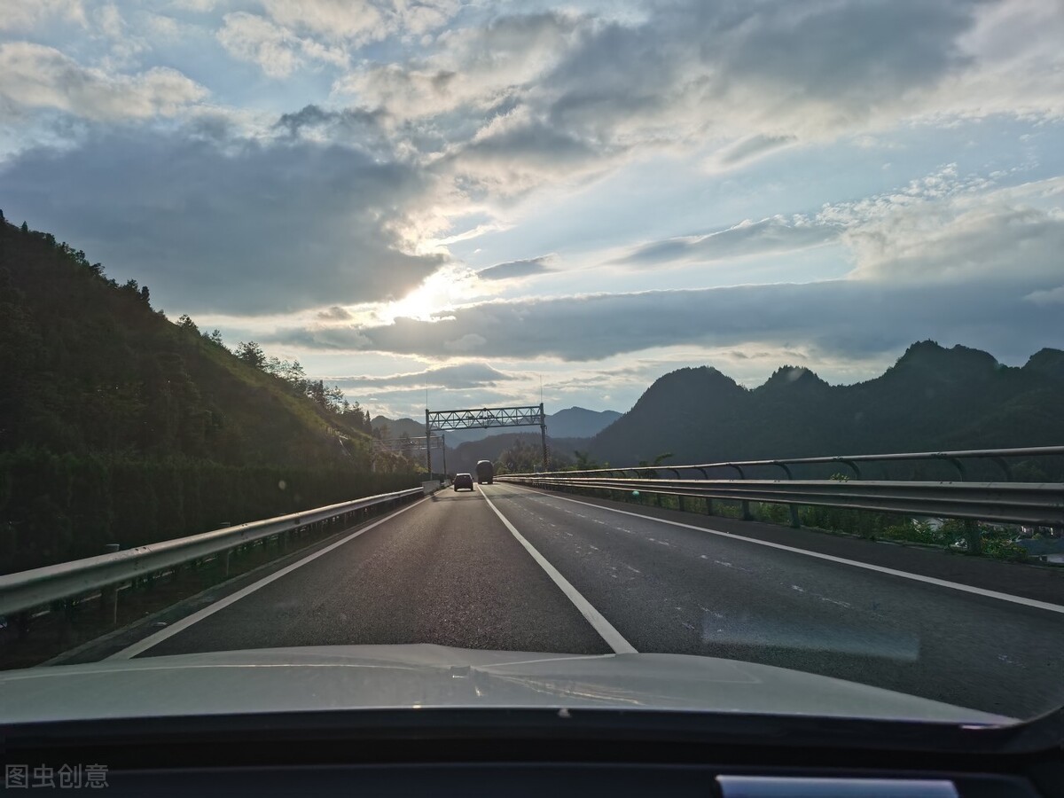 交警怎么知道实习期单独上高速,实习期单独上高速怎样处罚