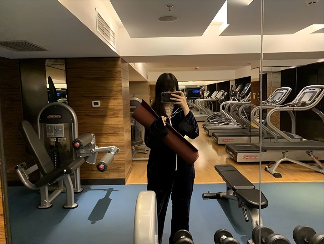 央美邹雅琪假扮名媛21天视频,央美女生假扮名媛21天没花一分钱