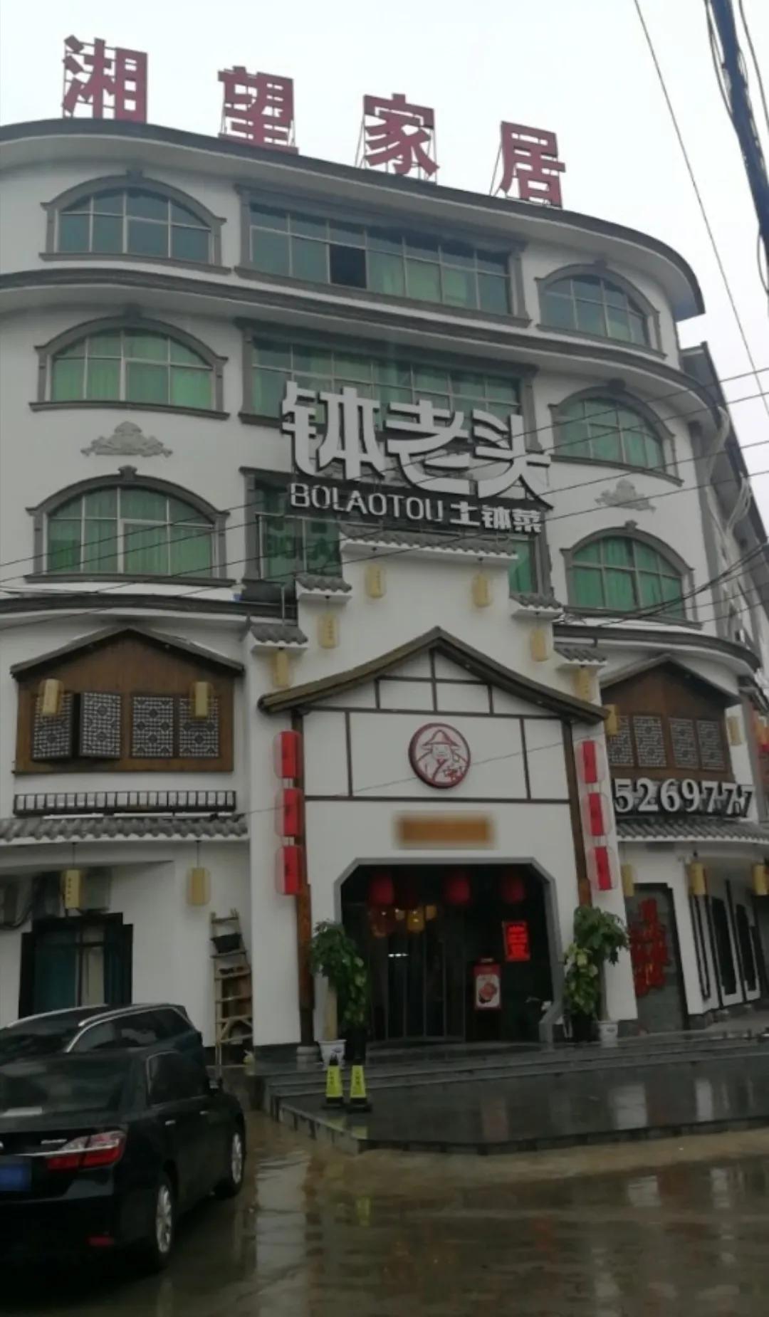 我，26岁，一年为女朋友花了20万，最后因她父母一句话 提出了分手