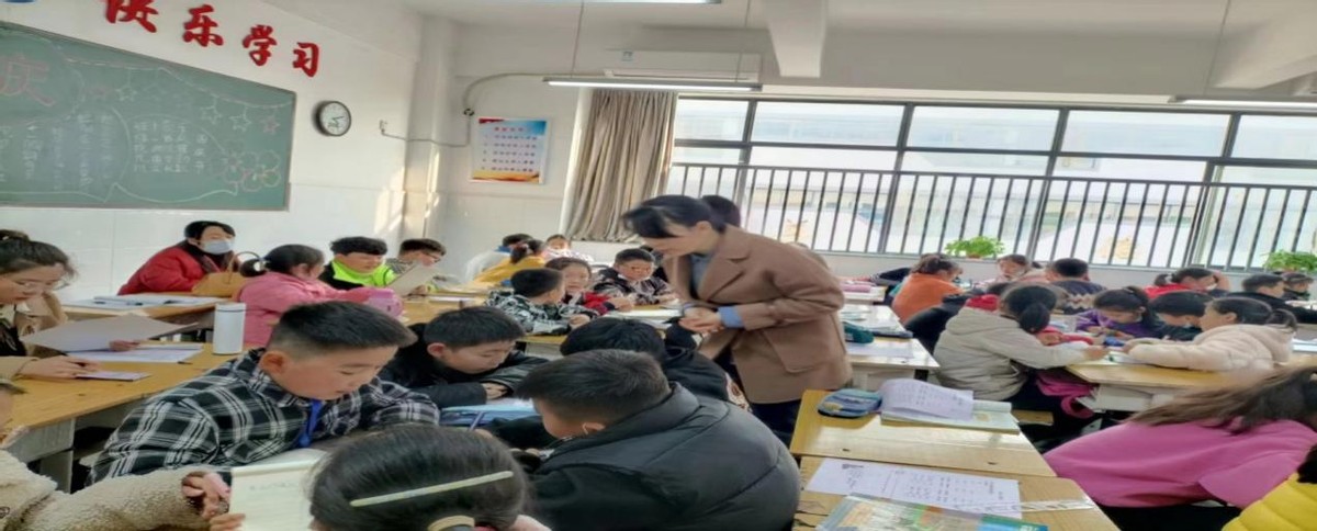 风雨兼程课改路优课评比竞风采——2022年秋期南召城关五小“万人赛课”活动记录