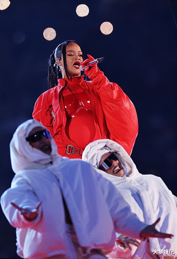 蕾哈娜超级碗中场秀众人反应,蕾哈娜超级碗中场秀二胎