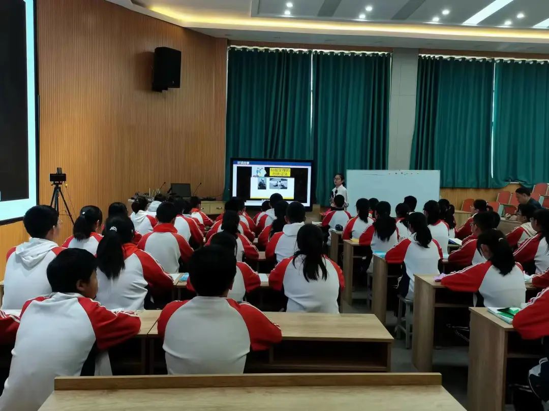 课堂示范首课融合——肥城市龙山中学开展示范课展示活动