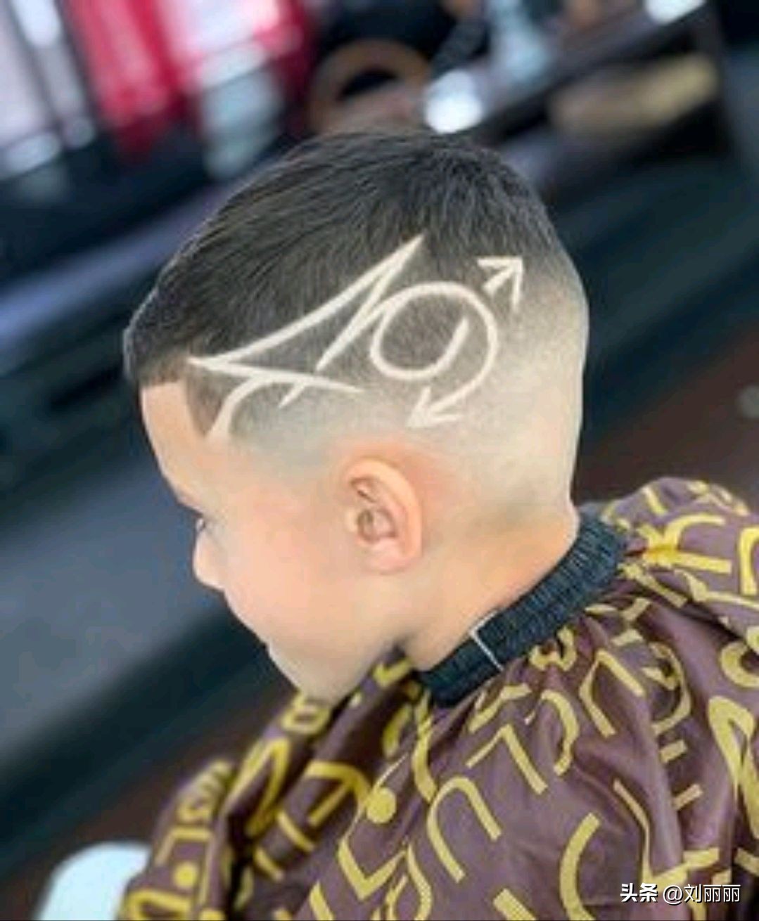 小男孩发型图片帅气潮流休闲,家庭理发帅气小男孩发型