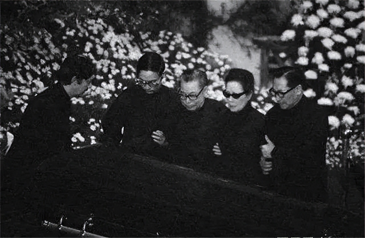 宋美龄晚年穷奢极欲还缺钱,宋美龄晚年生活拮据