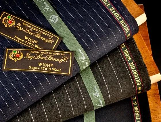 西装袖子上的商标拆不拆,西装袖子上的商标为什么要折