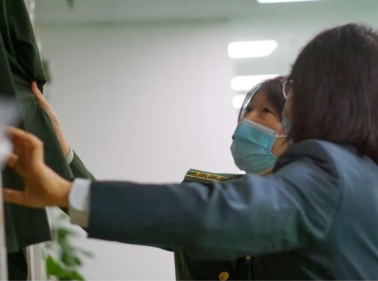 部队被装开箱,部队被装