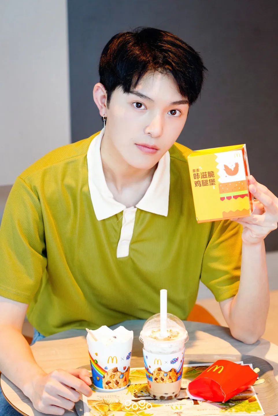 一口上头！麦当劳的新汉堡脆到了我的心巴上