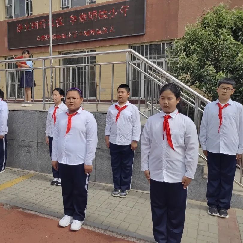 升旗仪式做文明有礼的儒雅少年,小学生文明有礼主题升旗仪式