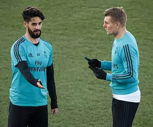 中场交响曲：天才指挥与战术舞者的完美融合