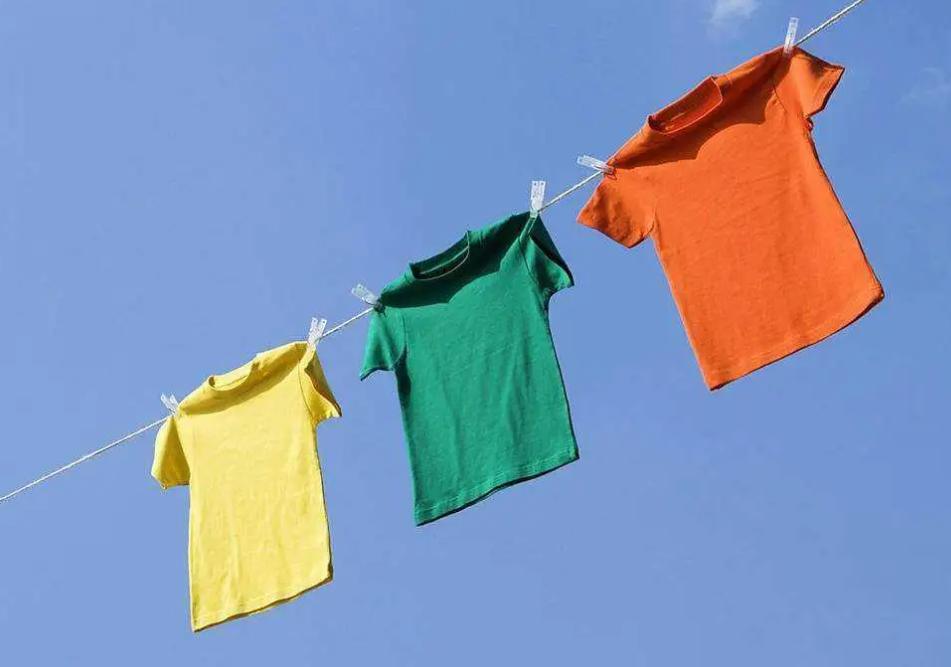 衣服晒久了会怎么样,黑色衣服被84褪色了怎么恢复原色