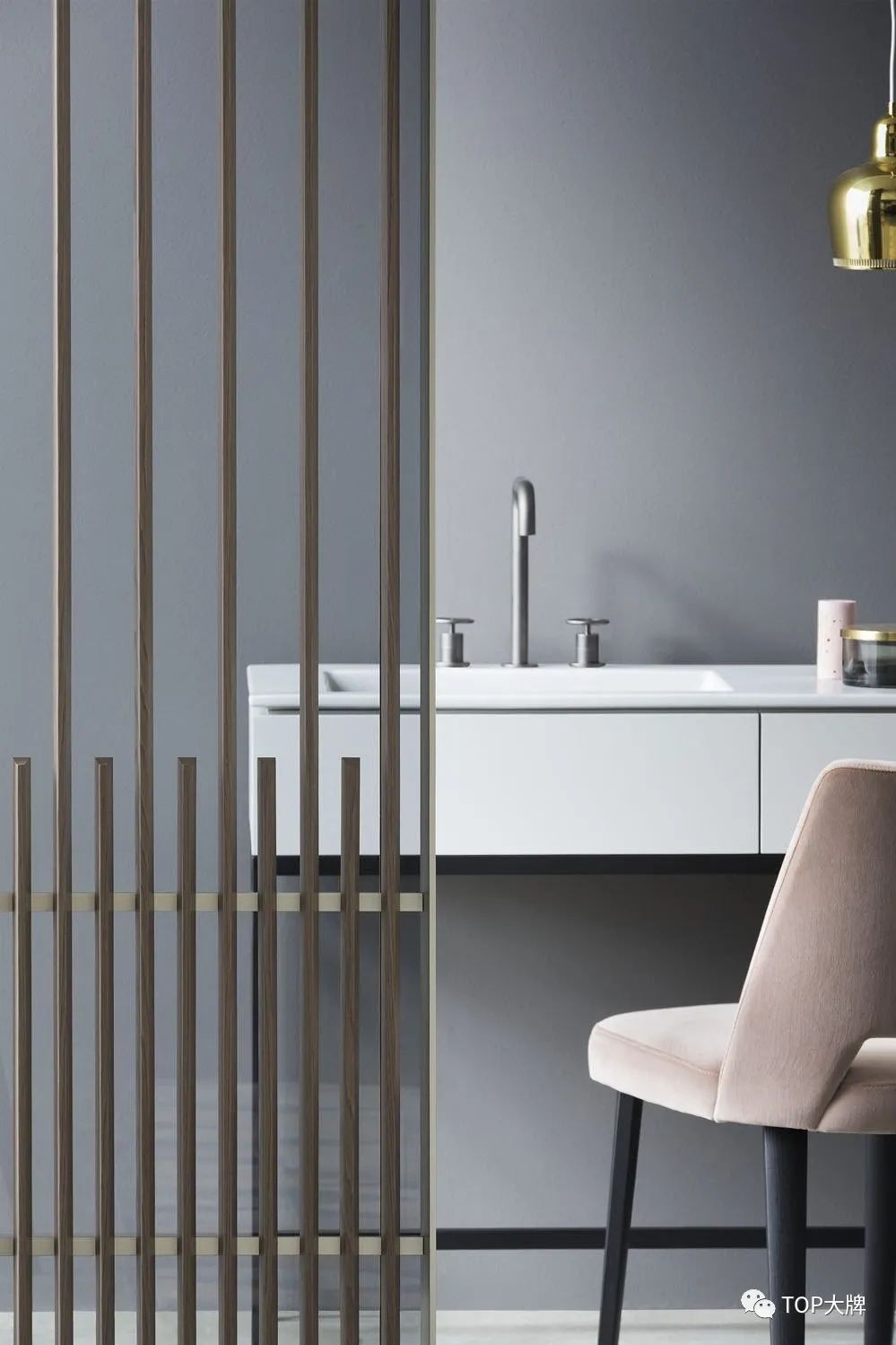 意大利轻奢顶级卧室门,意式轻奢风格隐形门