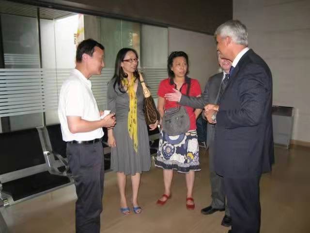 黑龙江首富戴秀丽身价,黑龙江首富戴秀丽和她的丈夫