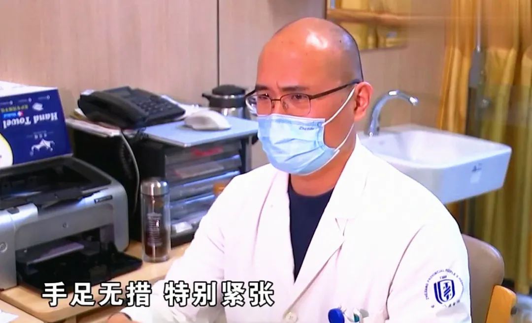 姑娘相亲见面紧张,姑娘相亲刚聊几句就把小伙气崩溃