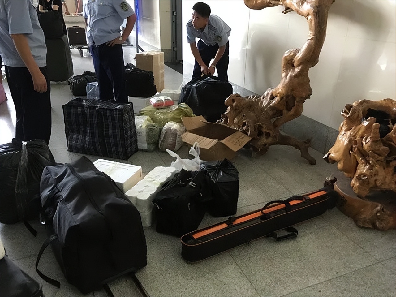 中国的朝鲜列车 (朝鲜铁路专列穿越国门)