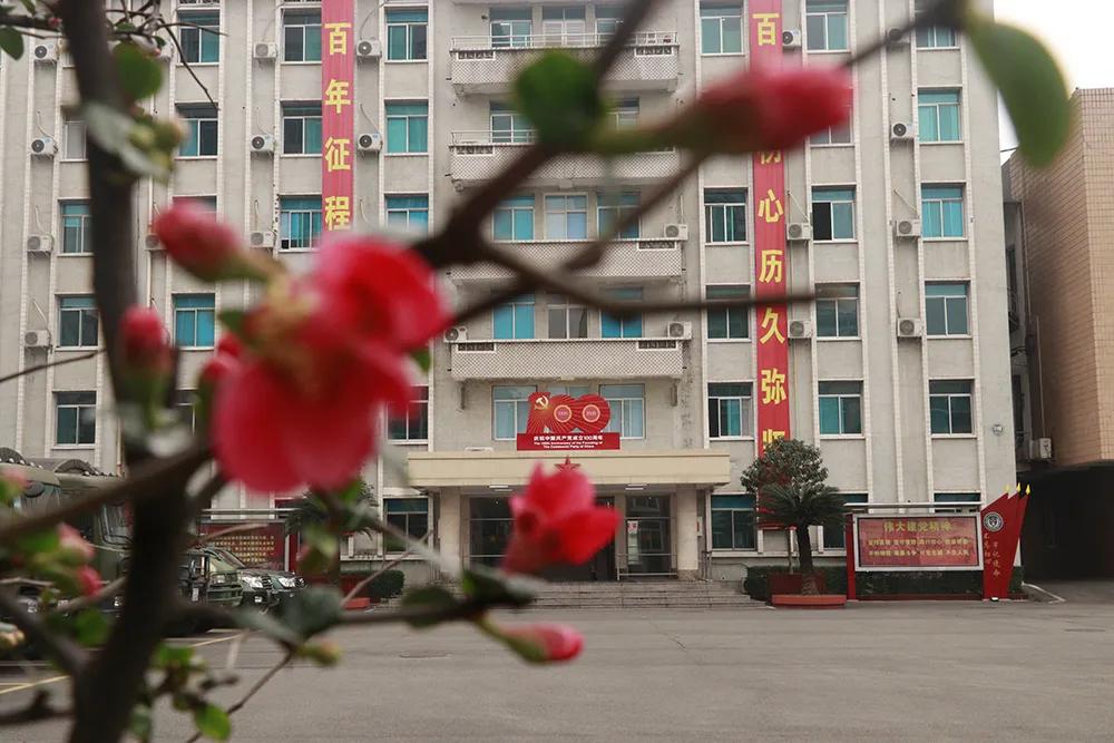 蓉城“红旗台站”，一所年轻的“精英学院”