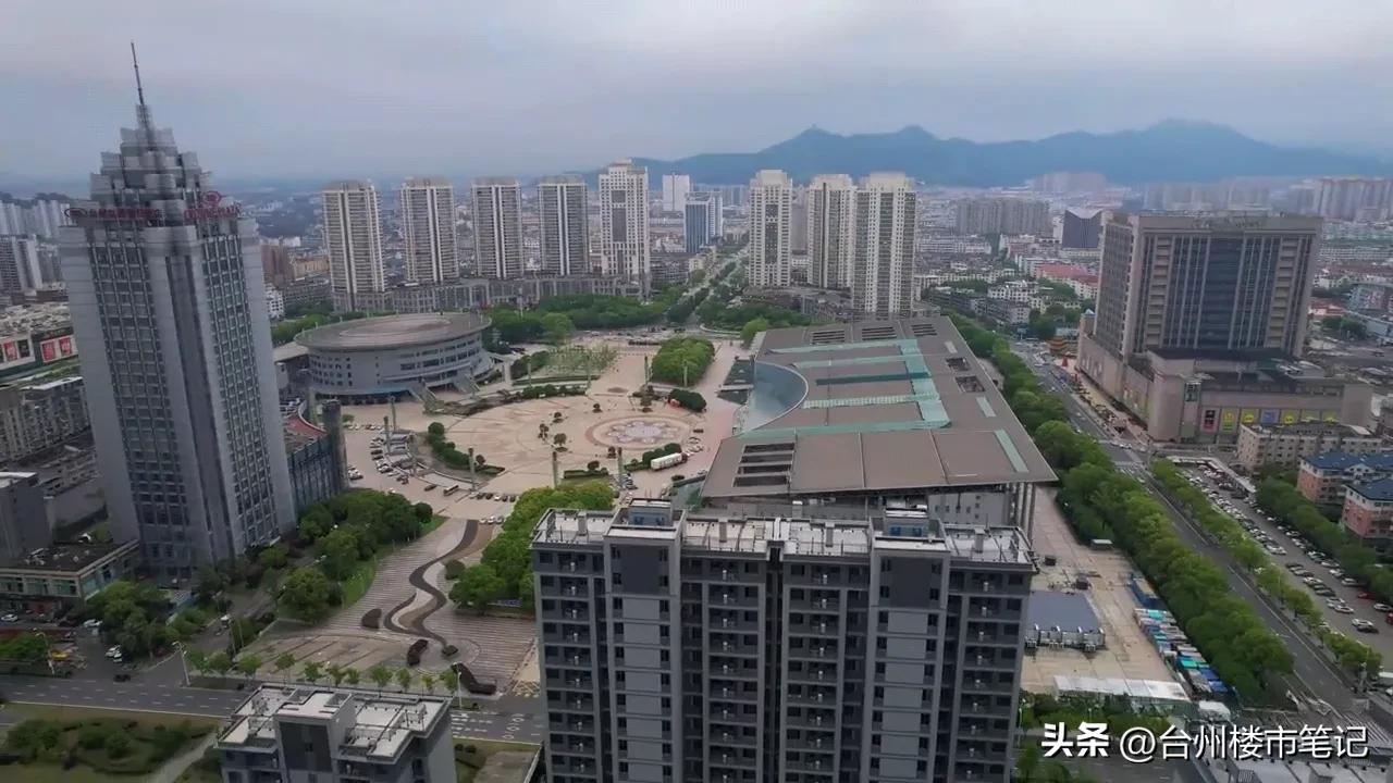 热闹的路北，孤单的高楼，台州路桥的远东商贸区，满满的壮志未酬