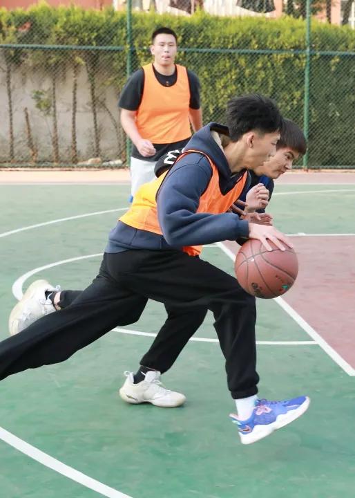 鐖辫繍鍔ㄦ墠鍋ュ悍鍥剧墖,杩愬姩寮哄仴浣撻瓌灞曠幇闈掓槬椋庨噰