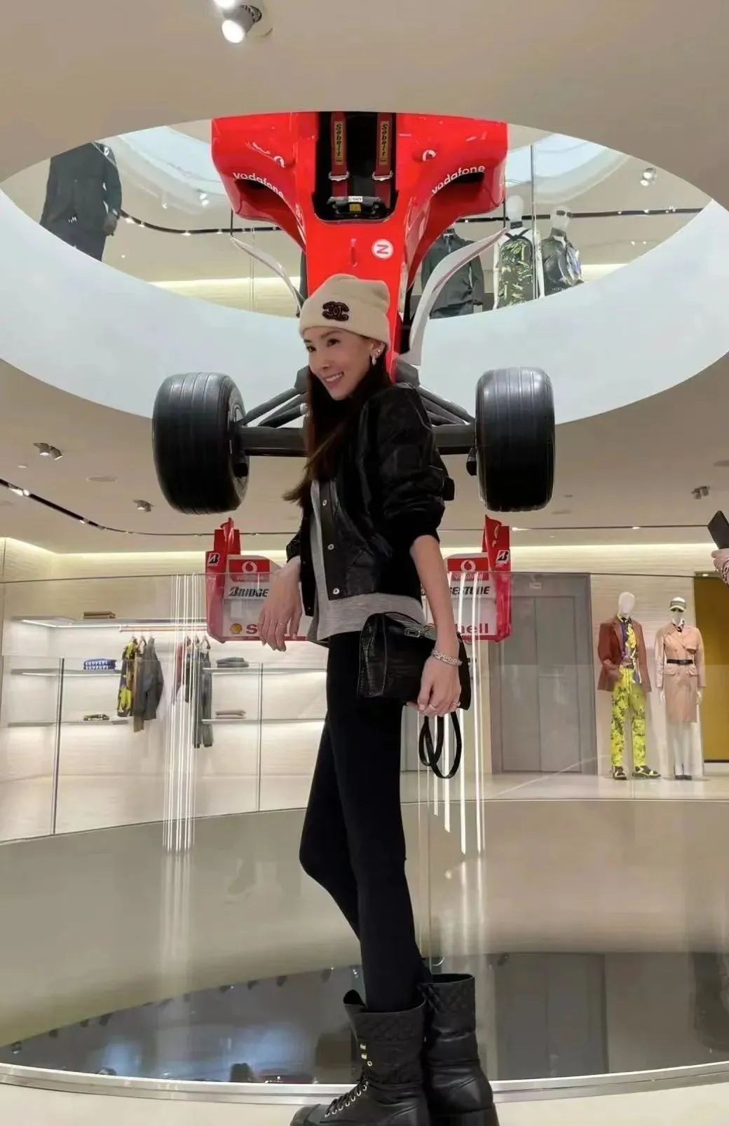 刚开始觉得自己配不上他,第一次觉得配不上他