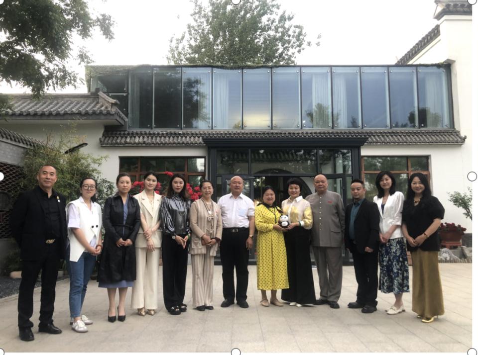 国家一级艺术大师王敏【萨王大熊猫邮品】首发式