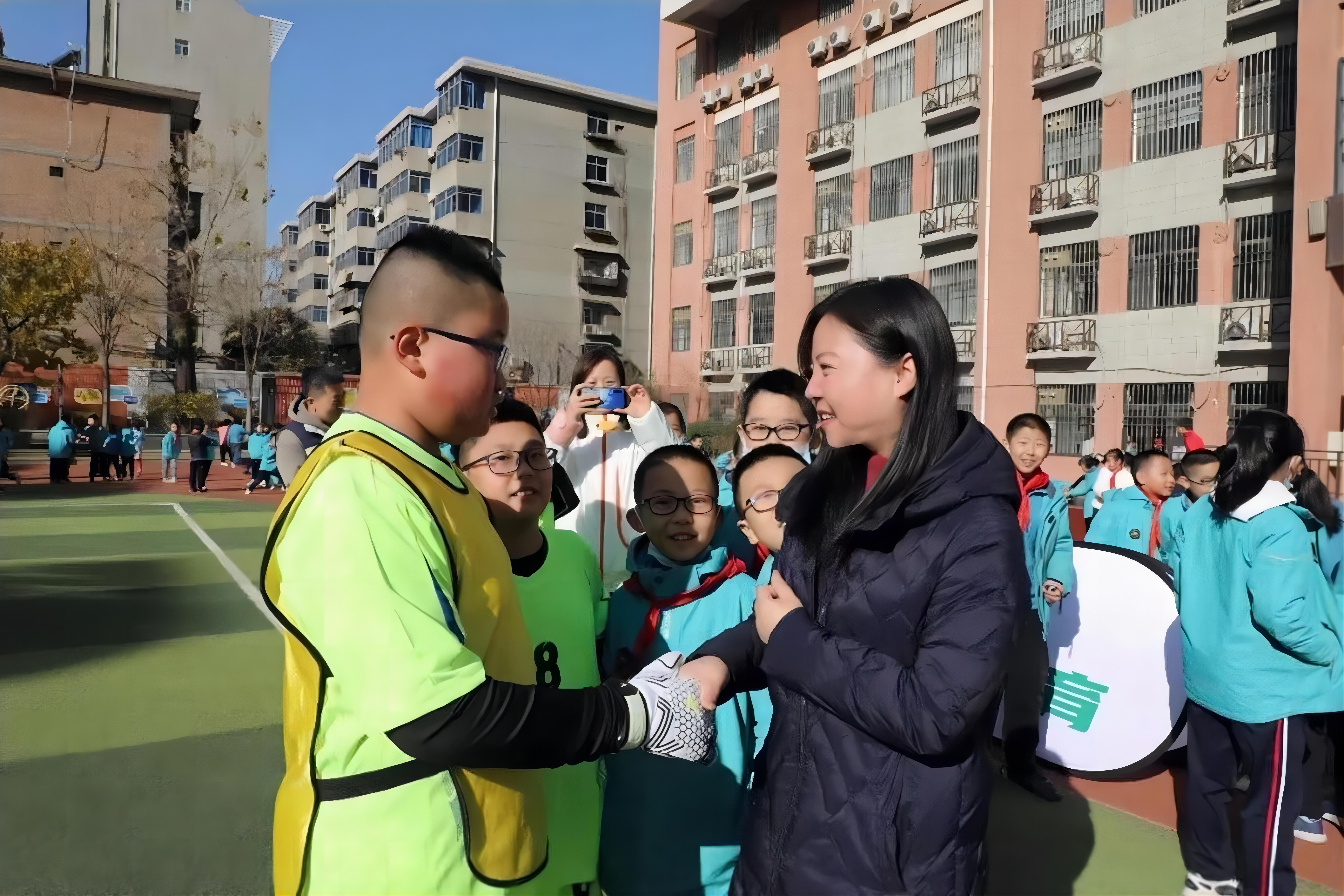 获评全国青少年校园足球特色学校西安市碑林区大学南路小学分校足球魅力势不可挡