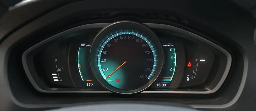 沃尔沃v40算钢炮吗,二手沃尔沃v402018款