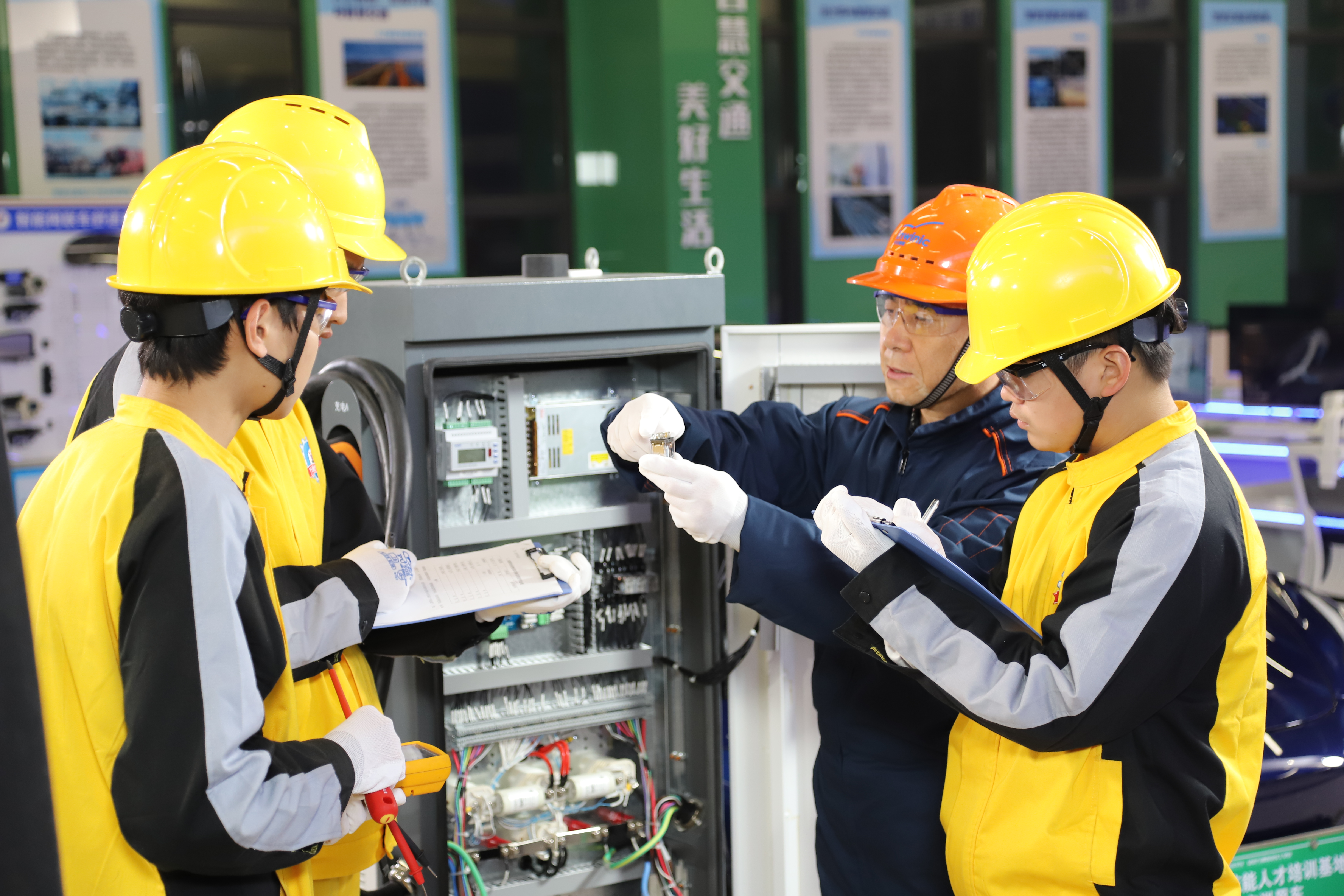 新能源汽车技术难学吗好不好就业,专科学新能源汽车技术如何学习