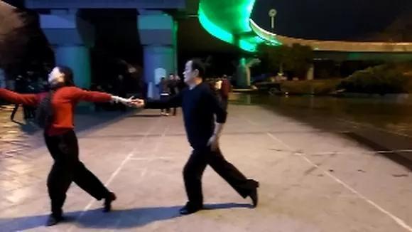 交谊舞入门四步踩点直播,交谊舞入门基础舞步