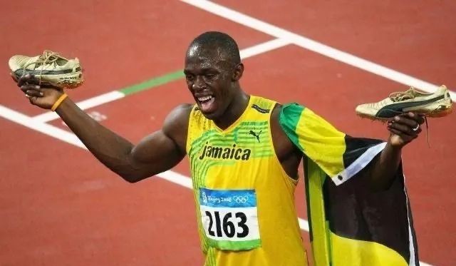 博尔特脚,博尔特的脚长什么样子