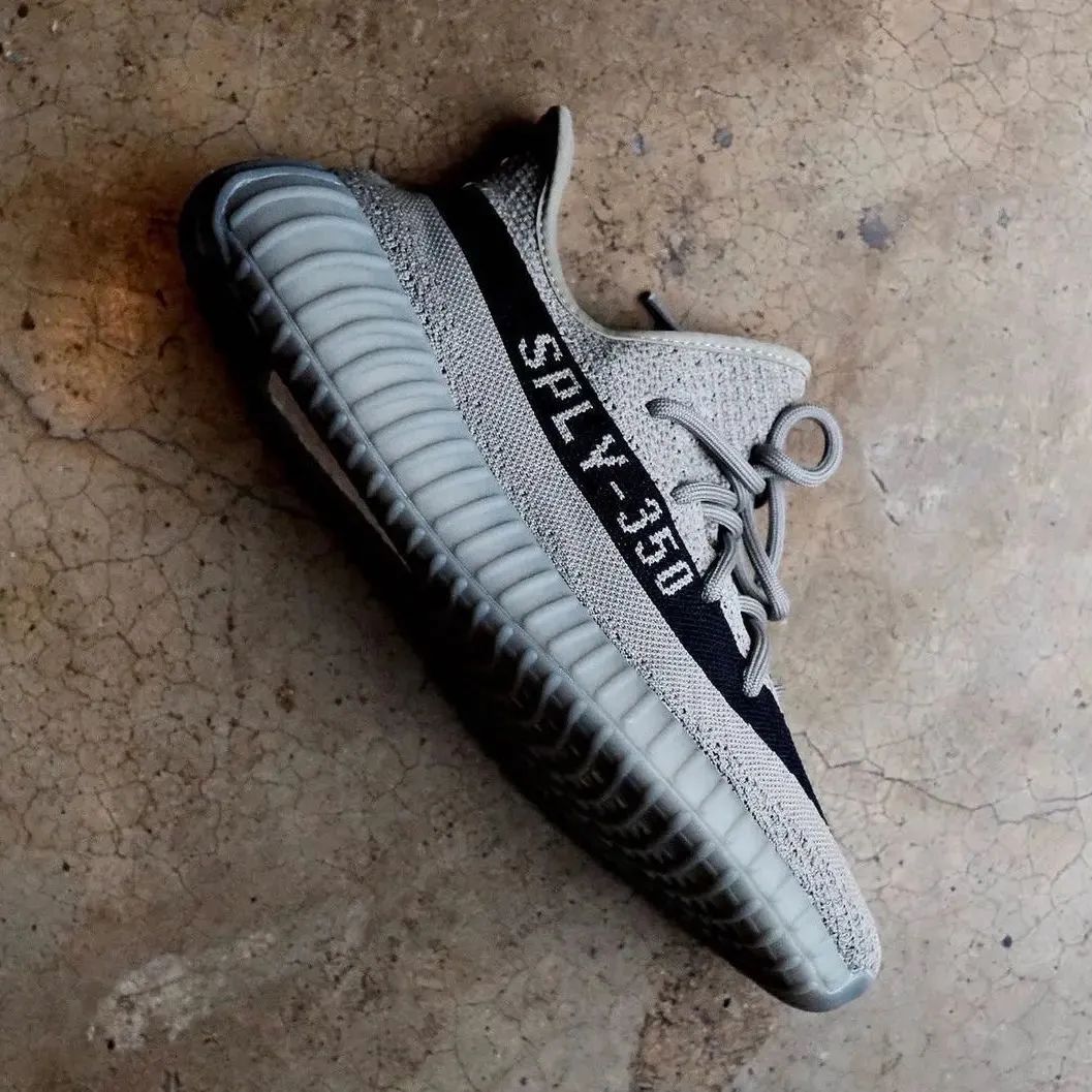 adidas重新发售yeezy (adidas yeezy积压库存超5亿美元)