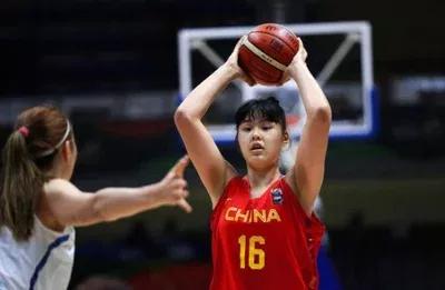 “最萌中锋”李月汝的篮球故事,最萌女篮李月汝